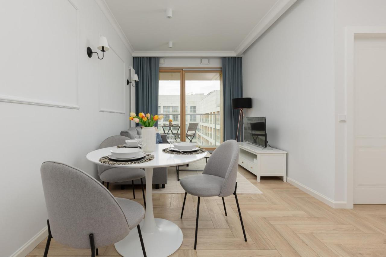 Stylish Kolejowa & Parking & Balcony By Renters Апартаменти Варшава