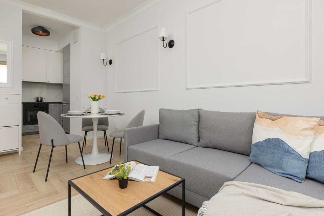 Апартаменти Stylish Kolejowa & Parking & Balcony By Renters *