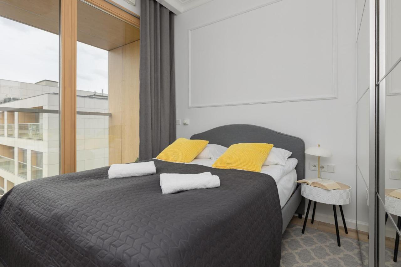 Stylish Kolejowa & Parking & Balcony By Renters Апартаменти